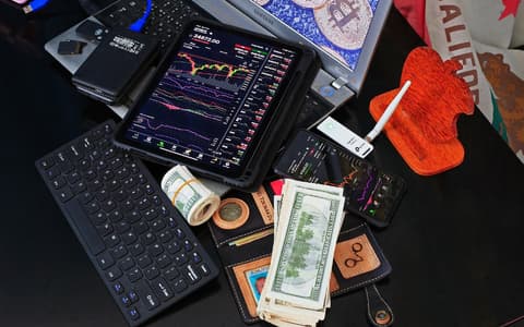 Danaher Corp. Stock (US2358511028): Analyst Downgrades and 52-Week Low Test