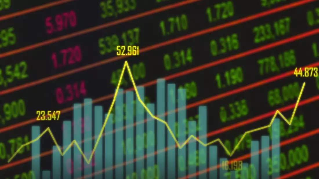 Caesars Entertainment Stock - Analyst downgrades and sector review weigh on sentiment