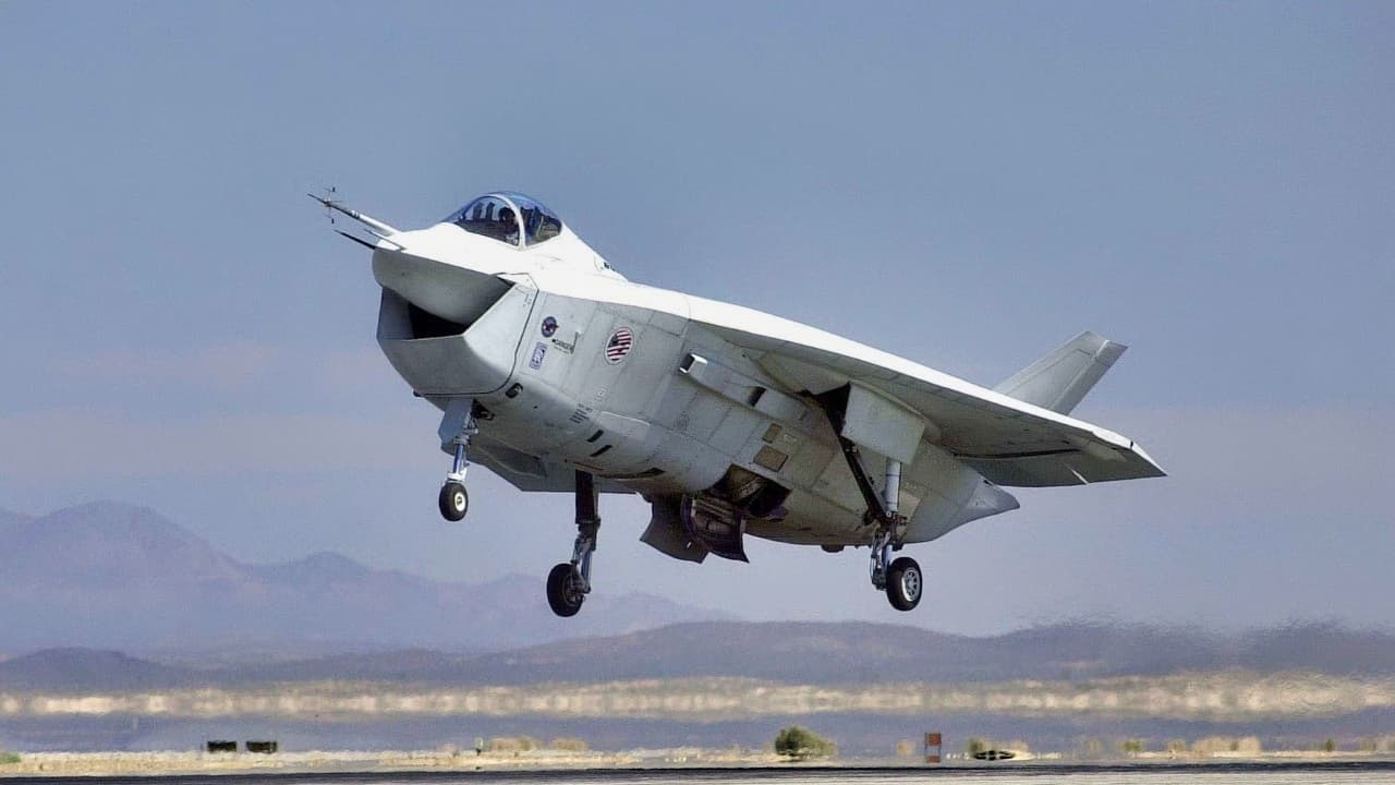 Boeing's X-32 Was Designed to Become the F-35 — It Was Ugly, It Couldn't Pass the Marine Corps' STOVL Tests, and Lockheed Won