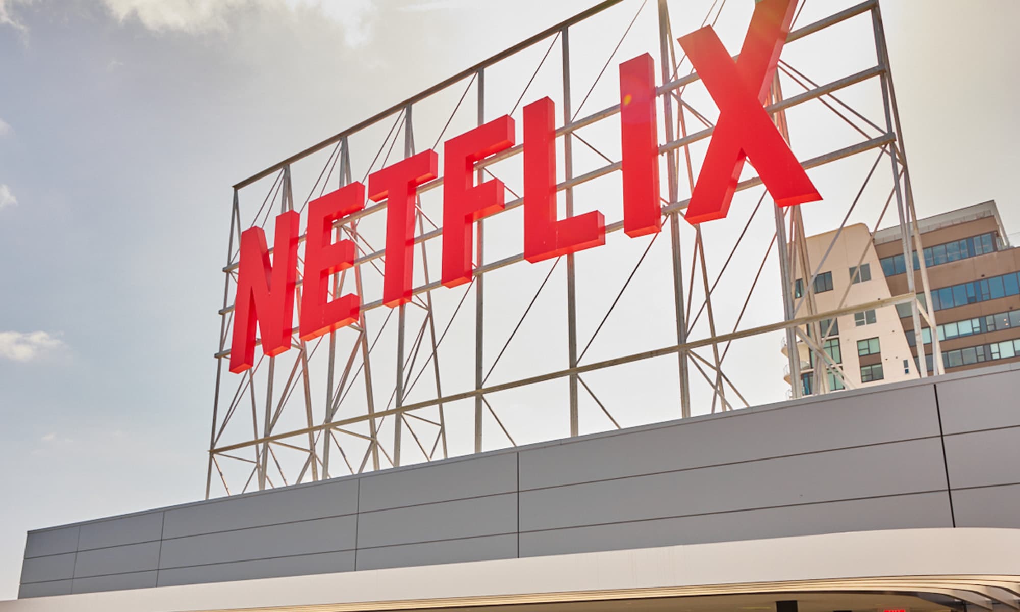 Is Netflix Better Off Without Roku or Warner Bros., or Are Cracks Forming Beneath the Surface?