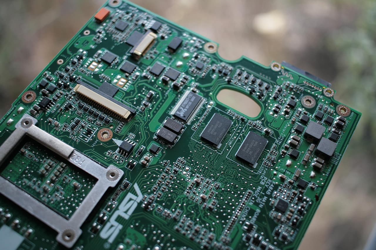 Intel, Lam, KLA: Will Musk’s $120B Terafab Boost These Stocks?