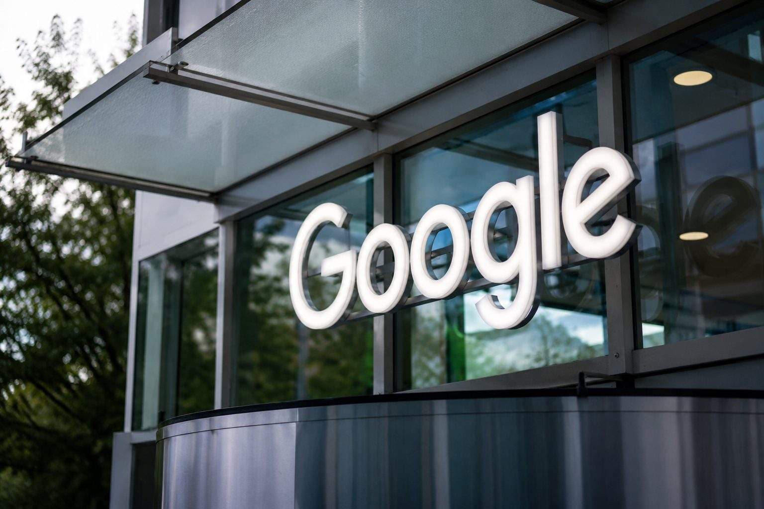 Alphabet Stock Faces $4.8 Trillion Pressure After Ackman Exit, AI Bonds, Google I/O
